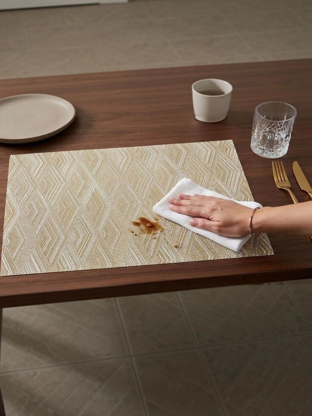 Beige Geometric Weave placemats 46 x 30 cm, table setting