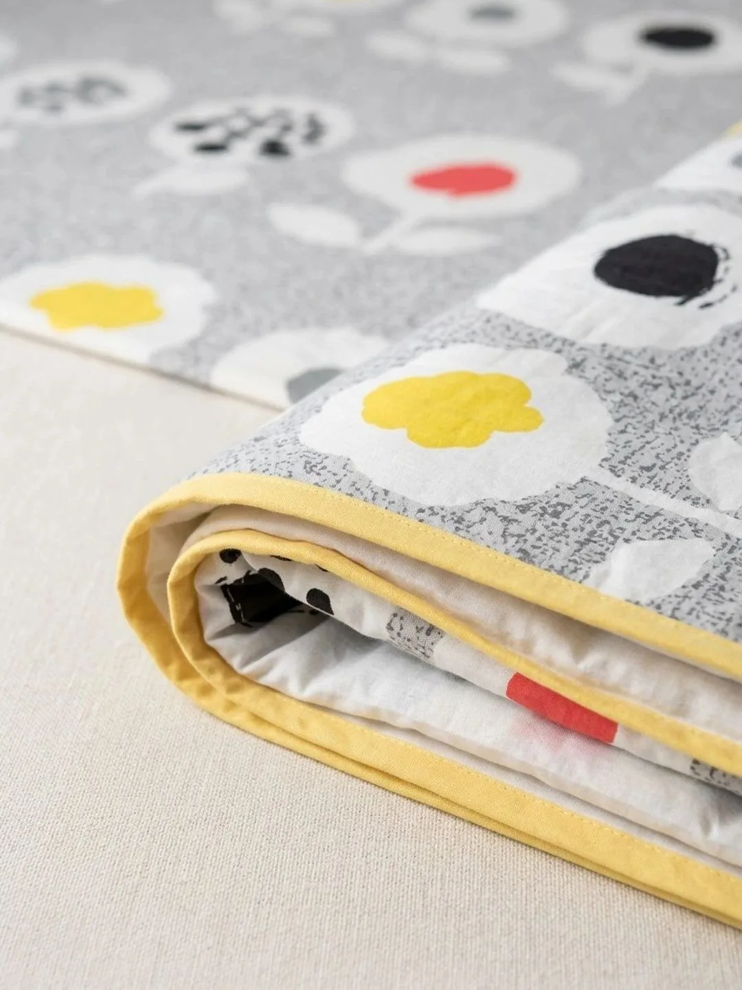 Grey Retro Poppy 300 GSM cotton single bed quilt in grey multicolour, print close-up