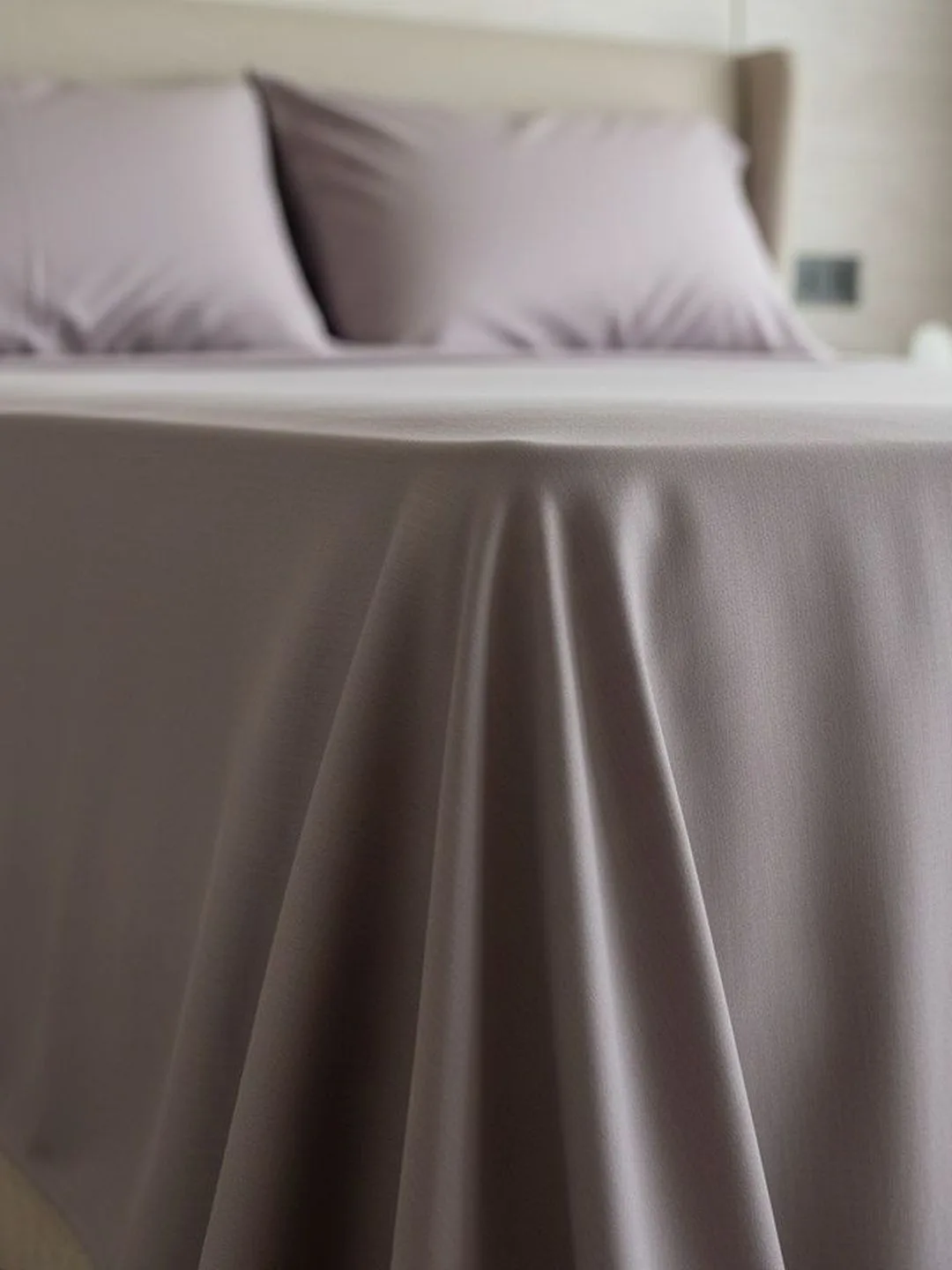 Lavender 600 TC Egyptian Cotton king size bedsheet with 2 pillow covers, fabric and pillow cover close-up